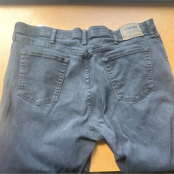 Wrangler Comfort Flex Waist Relaxed Fit Jeans 38x32 - Picture 2 of 4